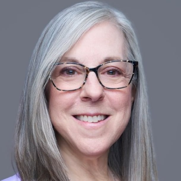 Tracy wil snel naar Europa vluchten.